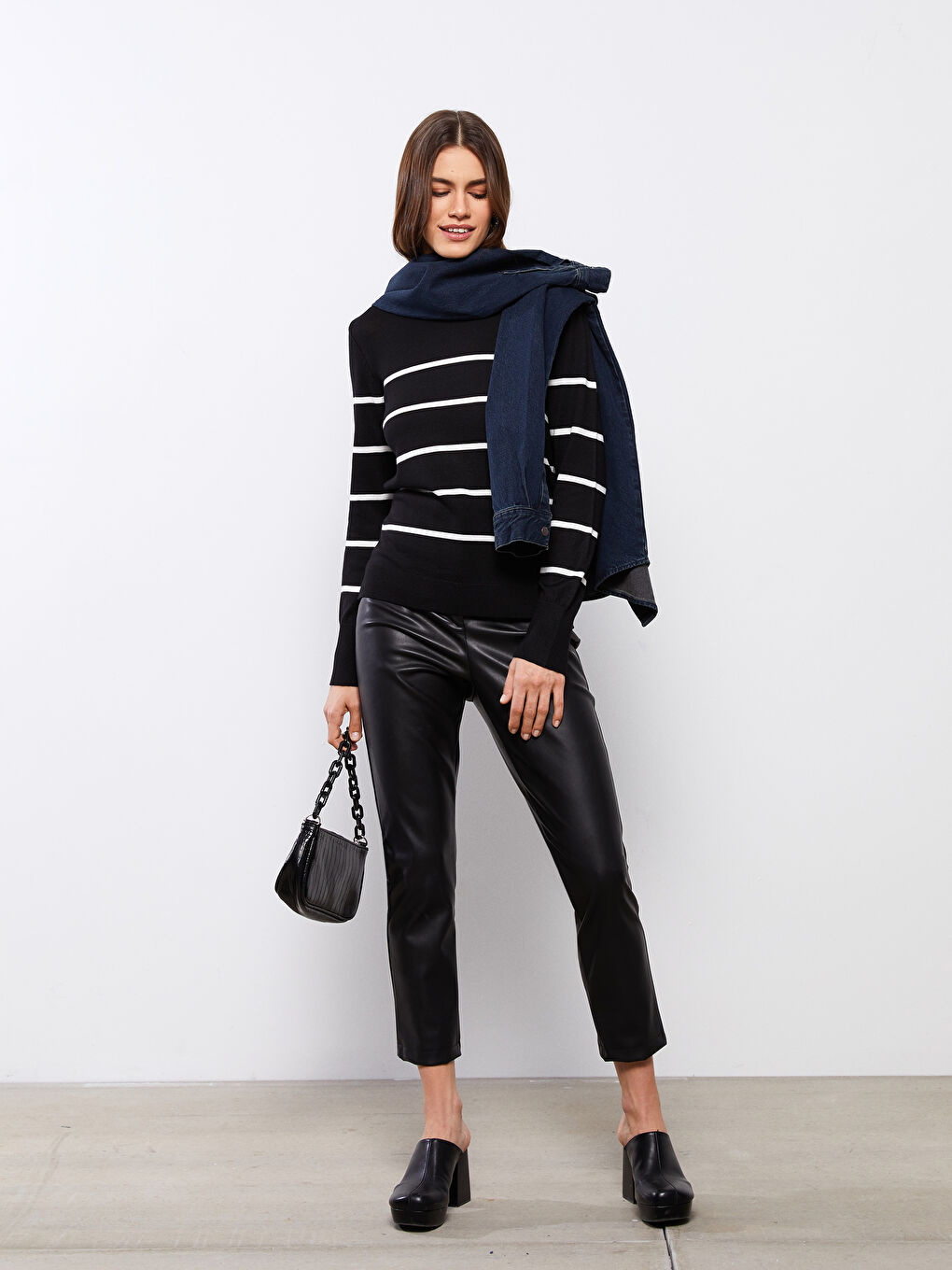 Siyah Bisiklet Yaka Çizgili Uzun Kollu Kadın Triko Kazak
