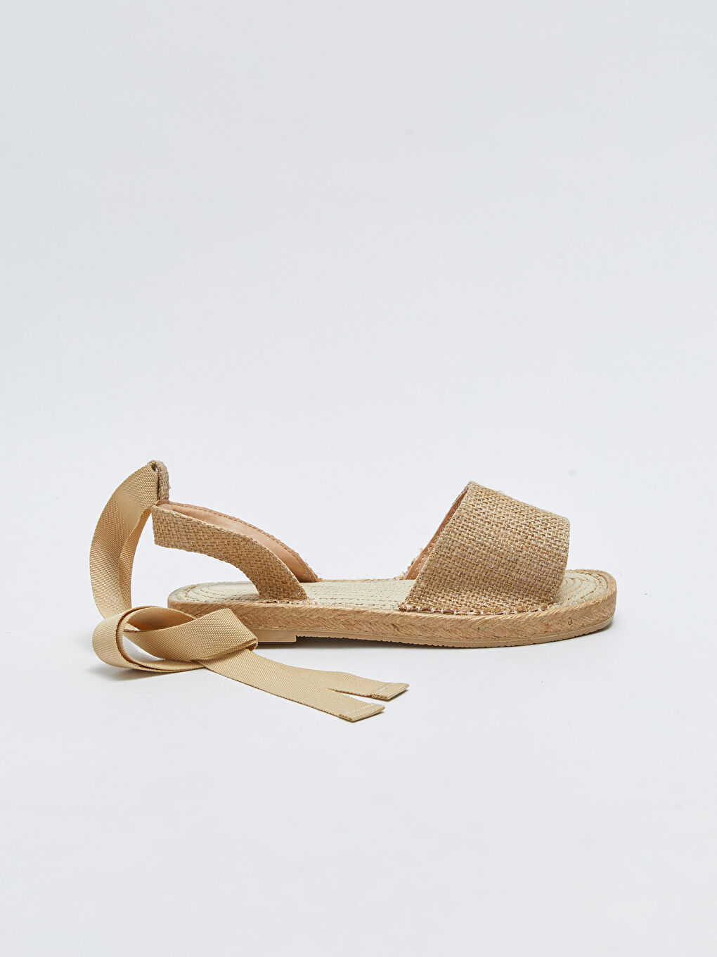 Bej Kalın Bantlı Bağlama Detaylı Kadın Sandalet-1