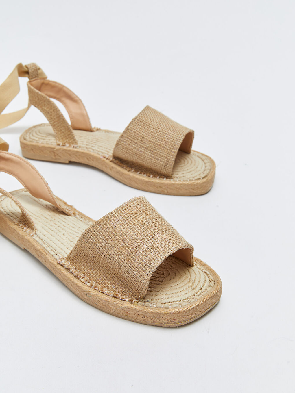 Bej Kalın Bantlı Bağlama Detaylı Kadın Sandalet-2
