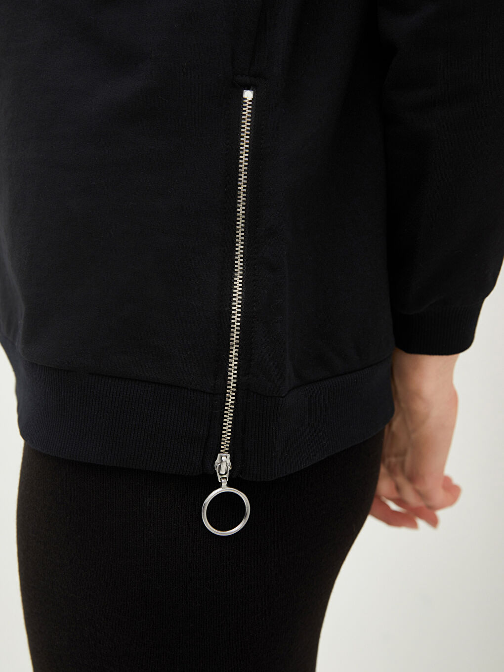 كنزة رياضية واسعة برقبة دائرية للسيدات-6