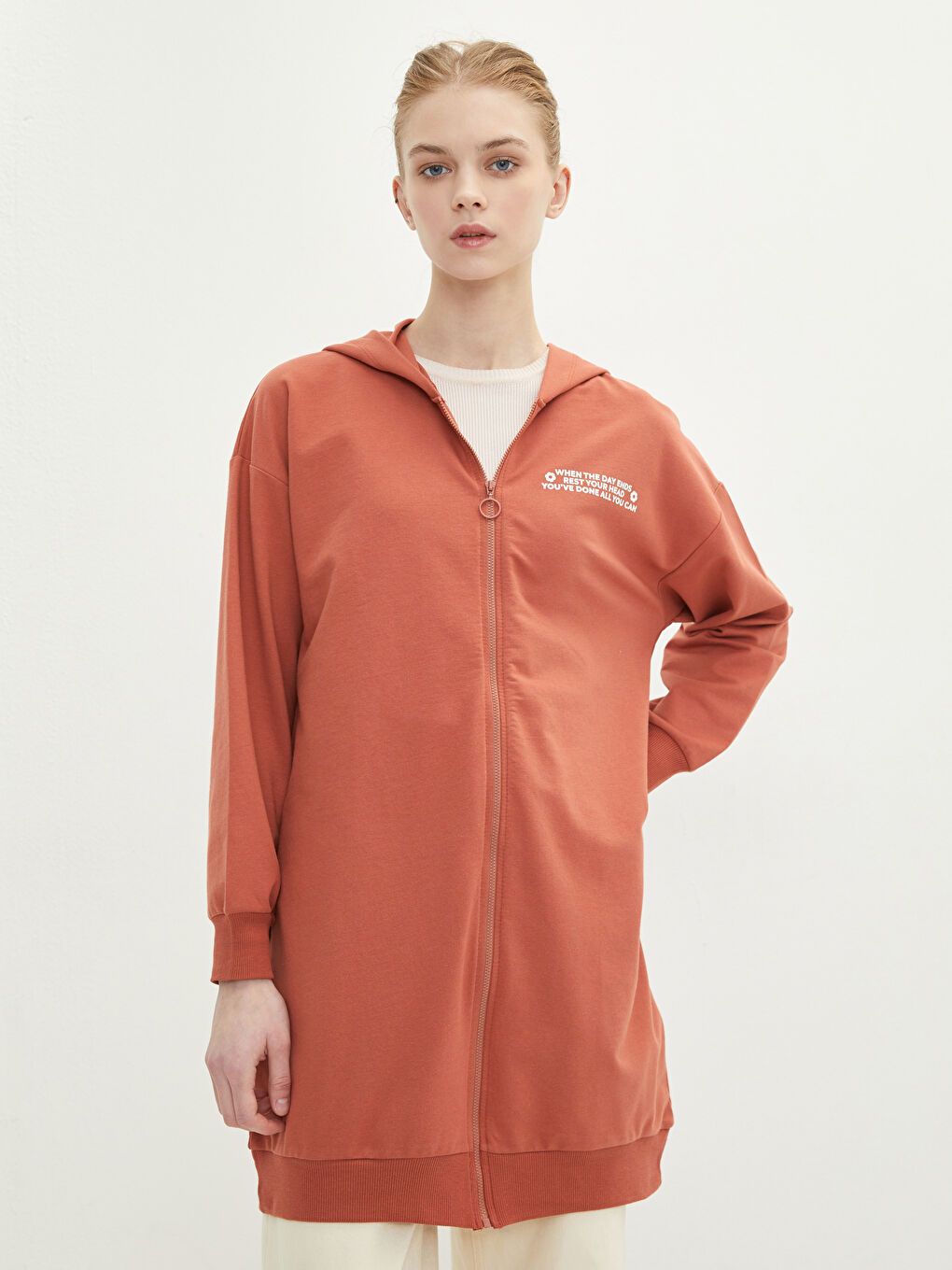 كارديجان رياضي واسع كم طويل مطبوع بحروف بكابوش للسيدات-1