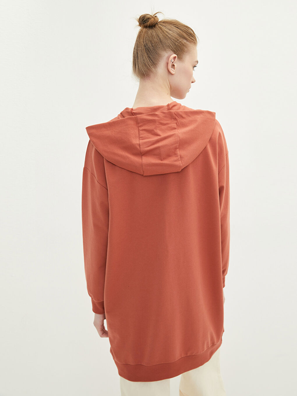 كارديجان رياضي واسع كم طويل مطبوع بحروف بكابوش للسيدات-4