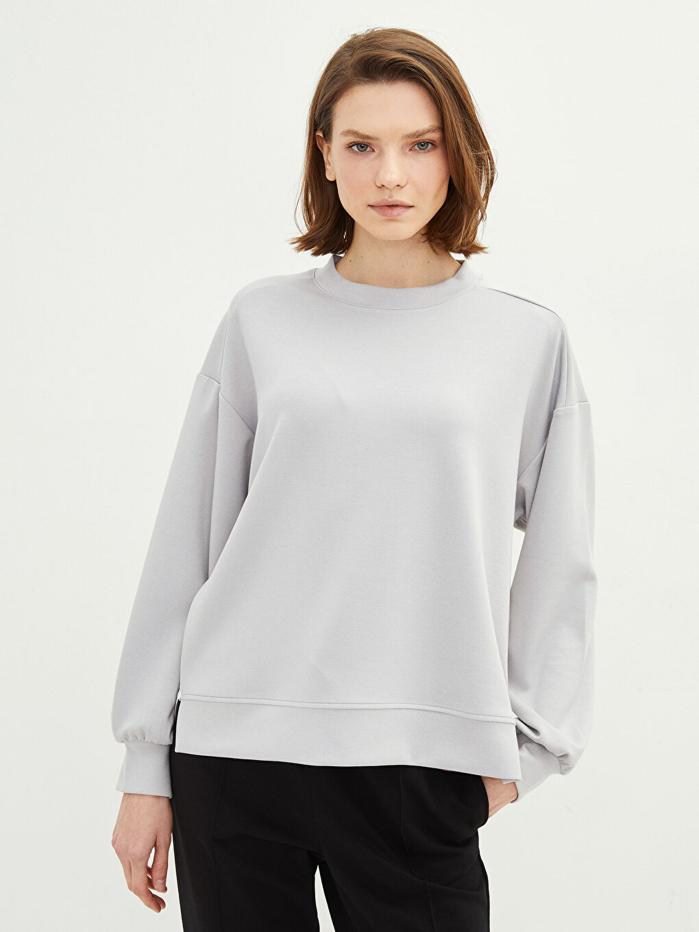 Gri Bisiklet Yaka Oversize Kadın Sweatshirt-1