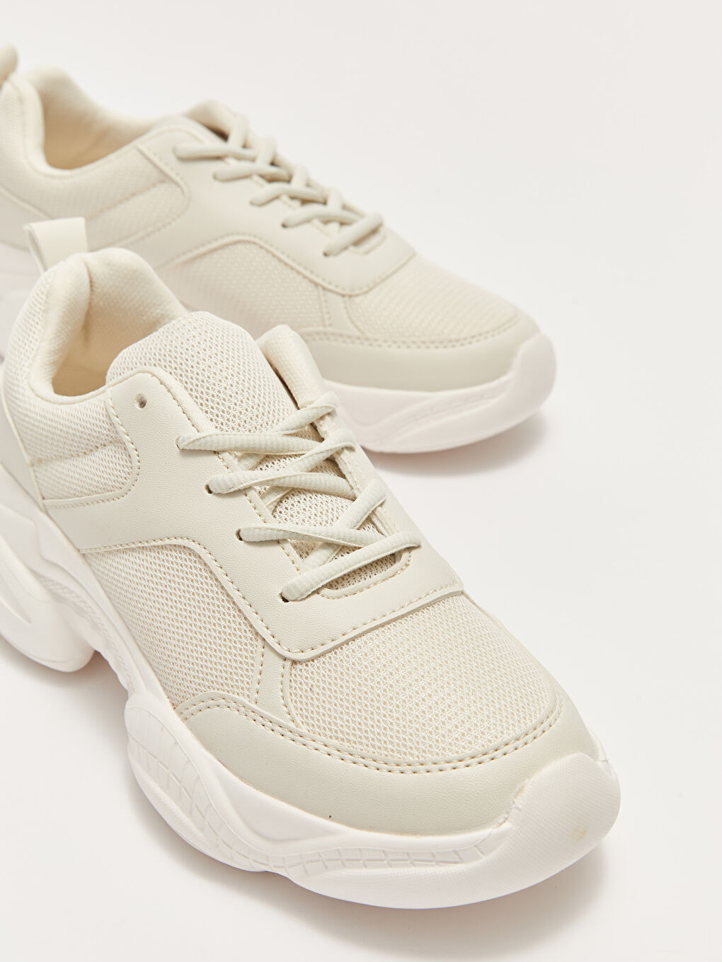 Beyaz File Detaylı Kalın Taban Kadın Aktif Spor Ayakkabı-5