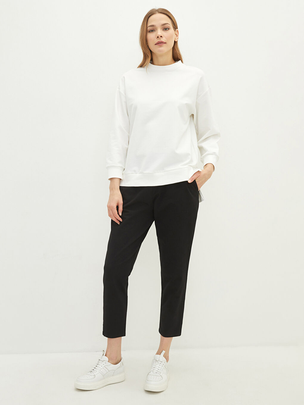 Siyah Beli Lastikli Düz Cep Detaylı Kadın Eşofman Altı-1