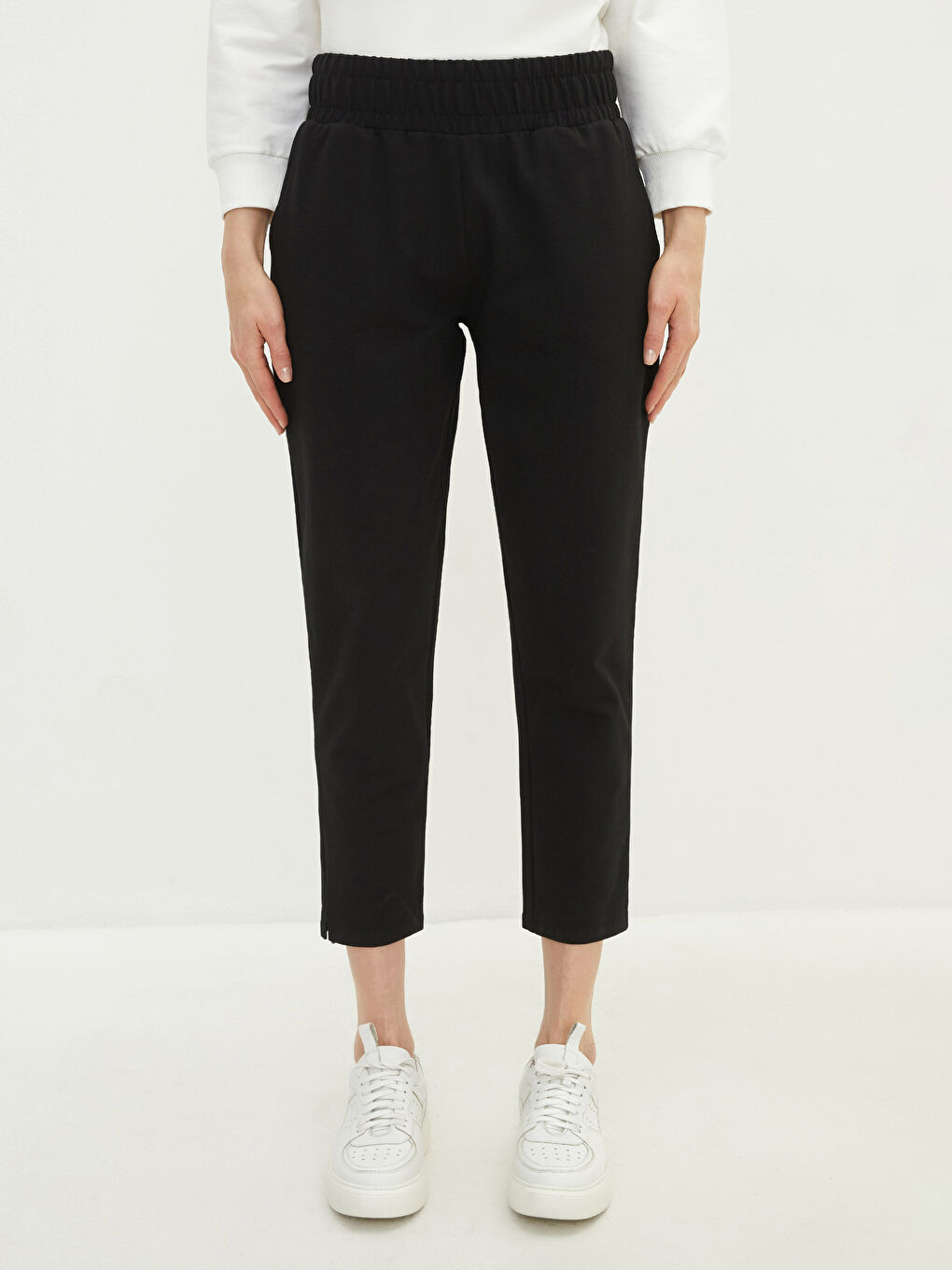 Siyah Beli Lastikli Düz Cep Detaylı Kadın Eşofman Altı-4