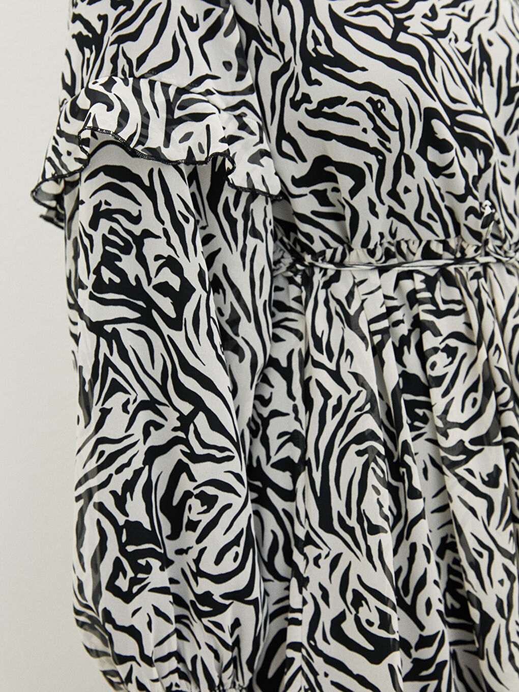 Siyah Bisiklet Yaka Desenli Uzun Kollu Kadın Şifon Elbise-3