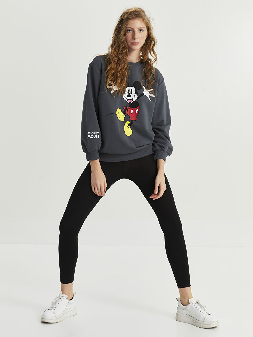 Gri Bisiklet Yaka Mickey Mouse Baskılı Uzun Kollu Kadın Sweatshirt-2
