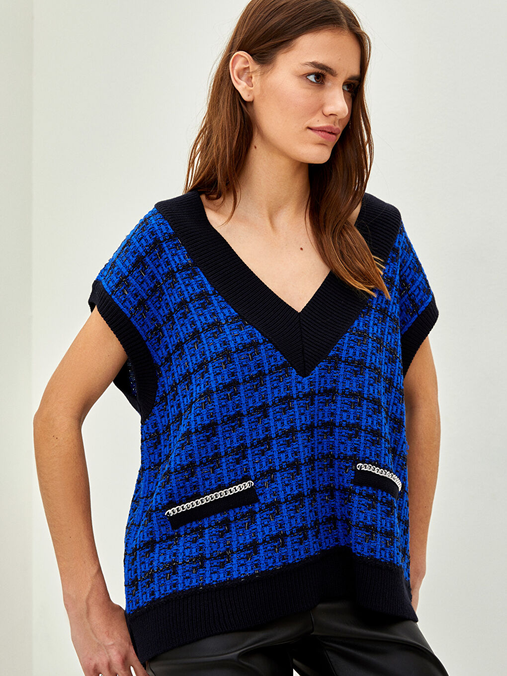Mavi V Yaka Desenli Kadın Süveter