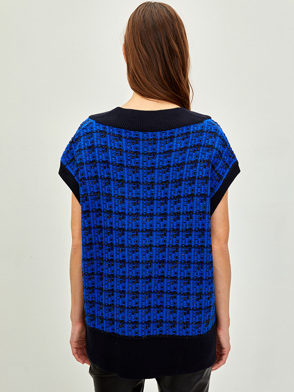 Mavi V Yaka Desenli Kadın Süveter-3
