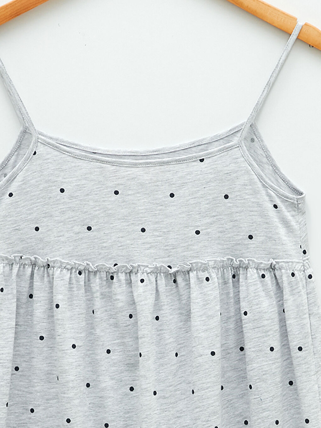 قميص نوم مطبوع بياقة على شكل حرف U بِحَمّالات للسيدات-6