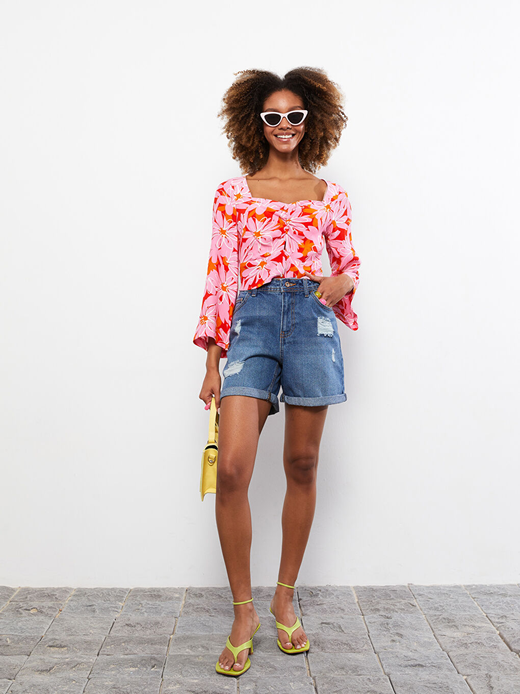 شورت جينز روديو بوسط عالي بقصة عادية وجيوب مستقيمة للسيدات-1