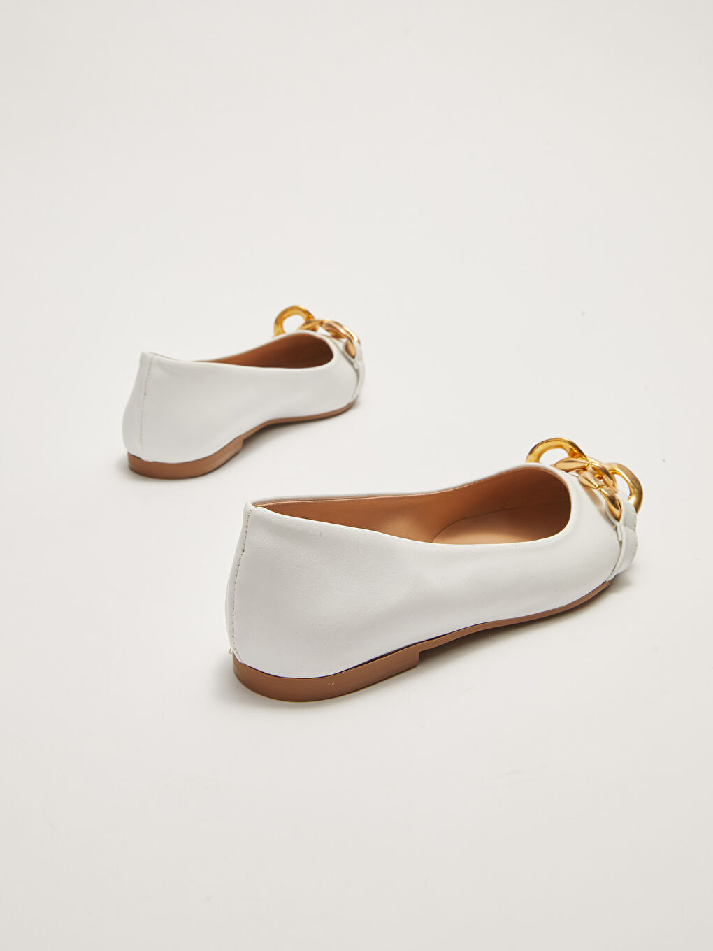 Beyaz Deri Görünümlü Kadın Babet-3