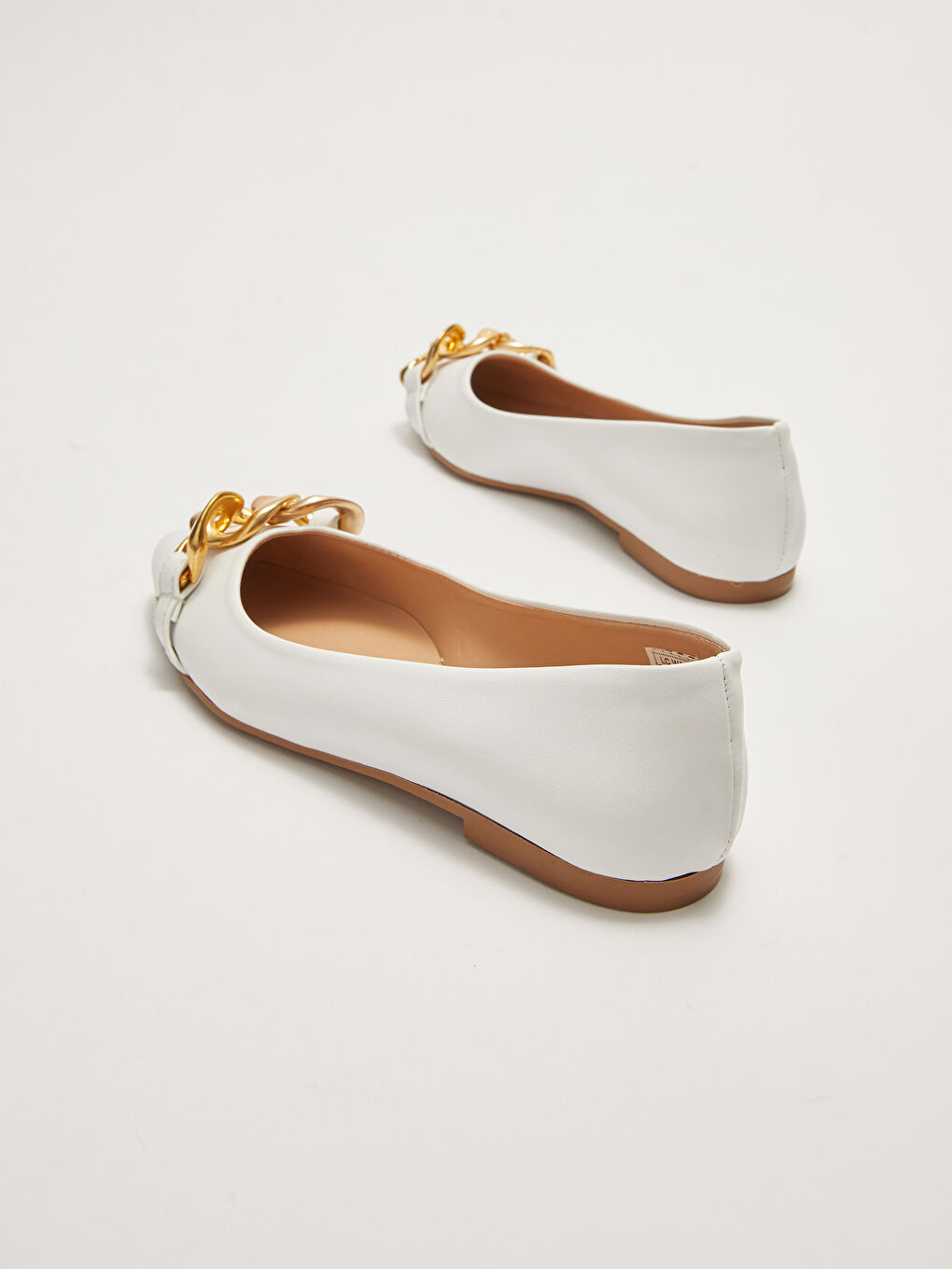 Beyaz Deri Görünümlü Kadın Babet-4