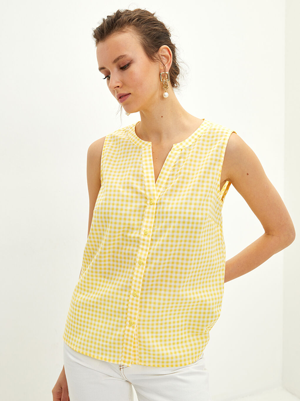 Women's Crew Neck Plaid Sleeveless Poplin Blouse