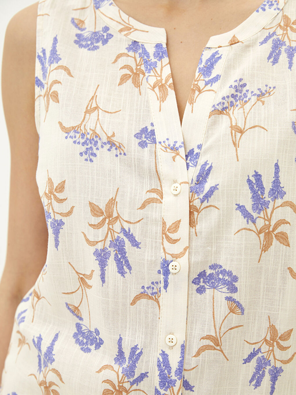 Henley Neckline Floral Sleeveless Poplin Women's Blouse-2