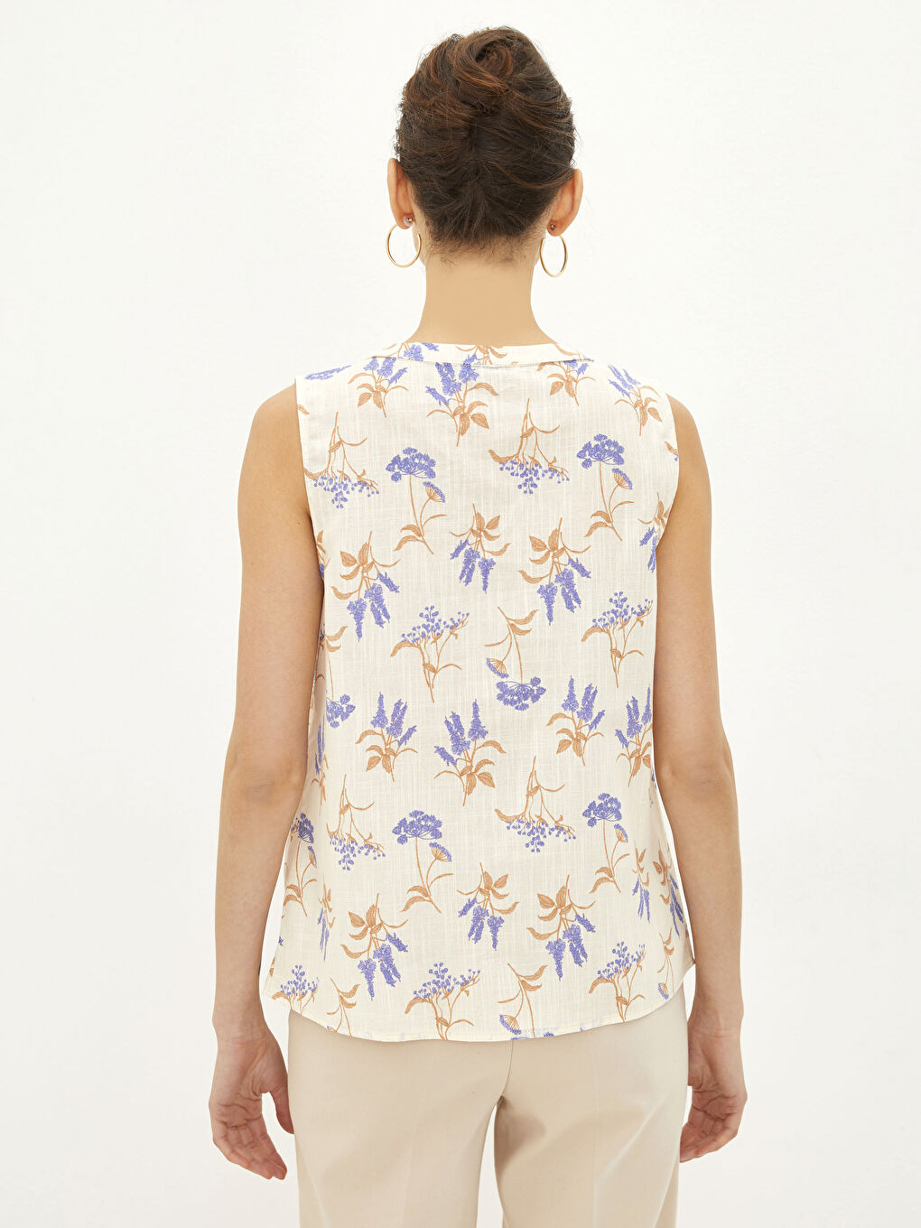 Henley Neckline Floral Sleeveless Poplin Women's Blouse-3