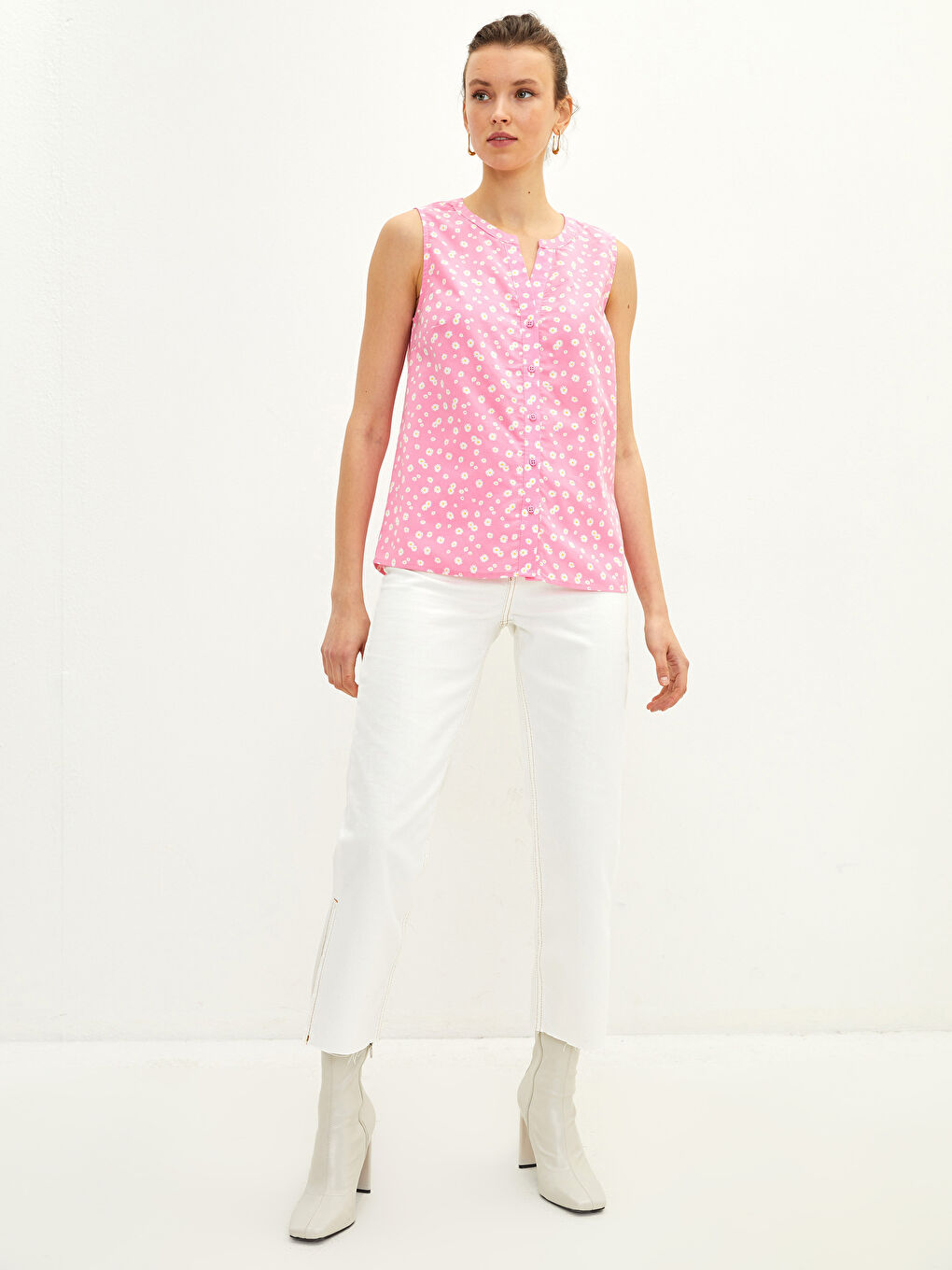 Henley Neckline Floral Sleeveless Poplin Women's Blouse-3