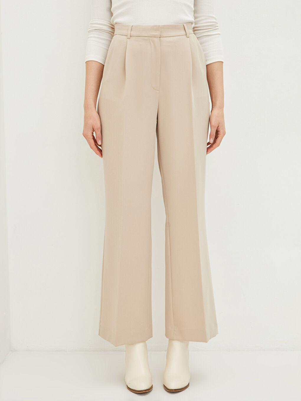 Bej Rahat Kalıp Düz Cep Detaylı Geniş Paça Kadın Pantolon-7