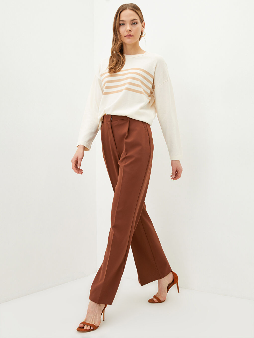 Comfortable Fit Straight Pocket Detailed Wide Leg Women's Trousers-3