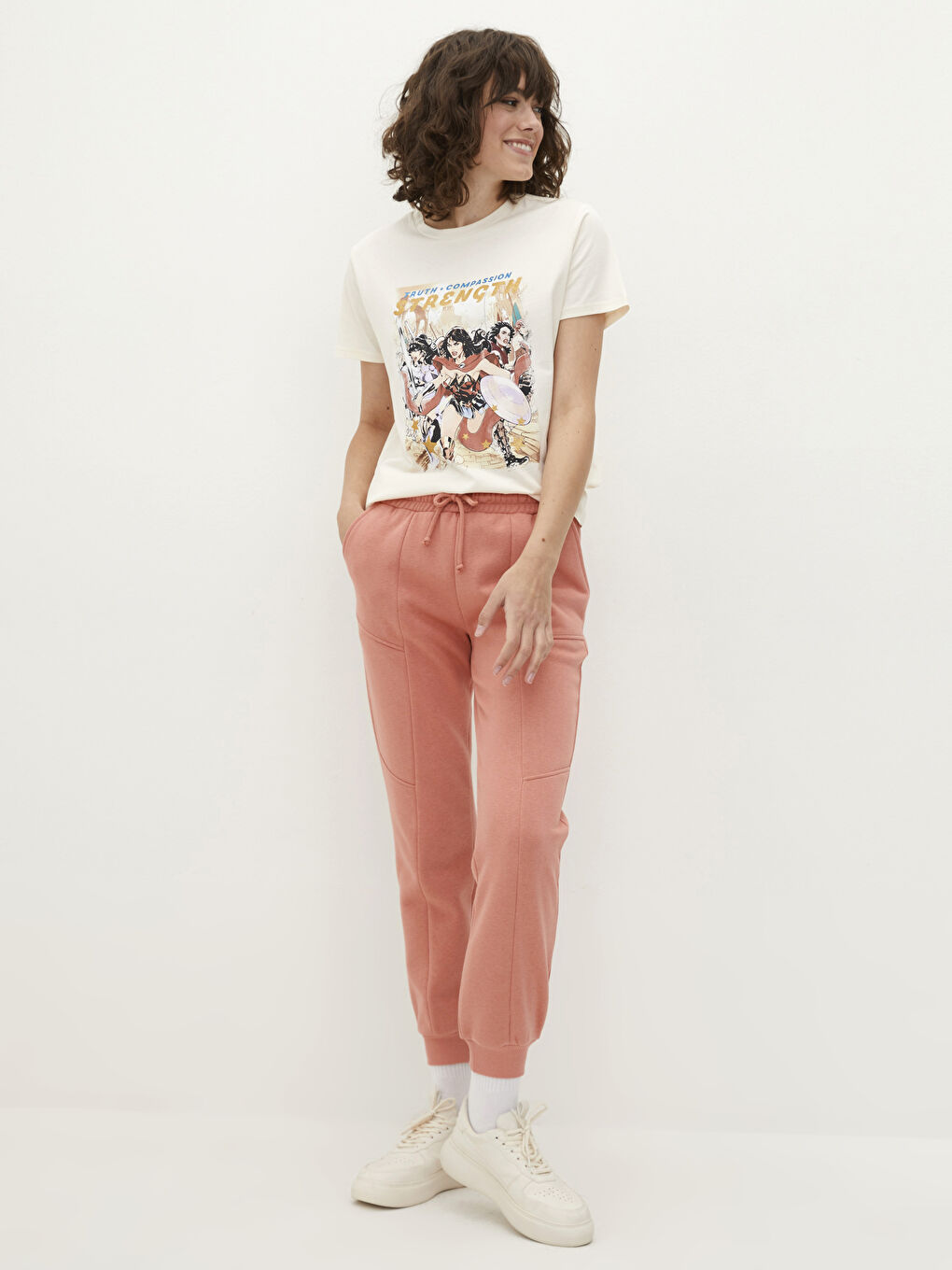 T-shirt en Coton à Manches Courtes Imprimé Wonder Woman à Col Rond pour Femmes-2