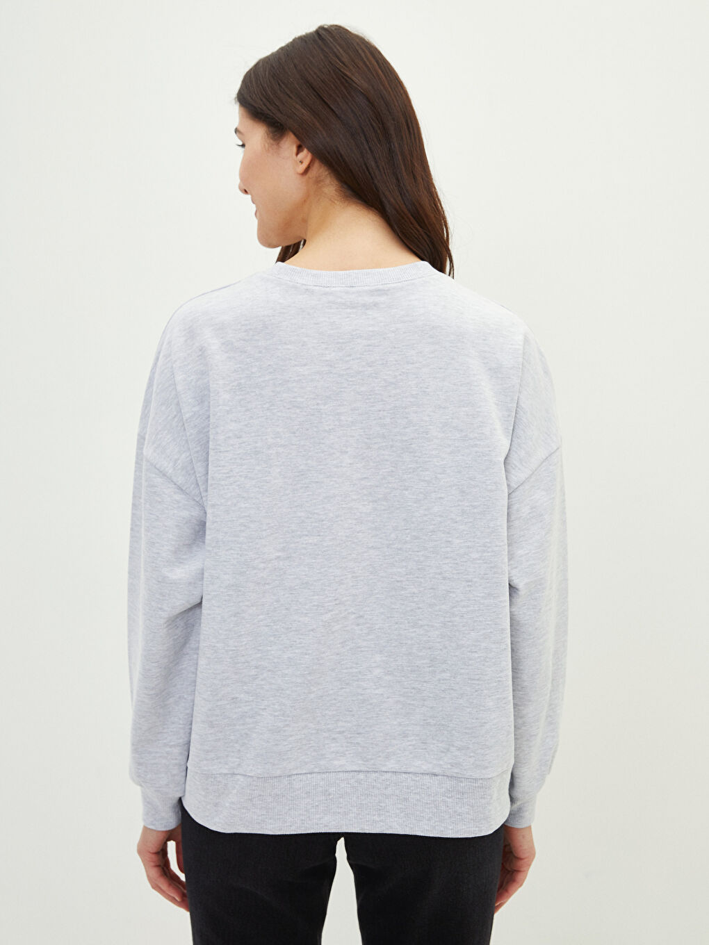 Gri Bisiklet Yaka Snoopy Baskılı Uzun Kollu Oversize Kadın Sweatshirt-4