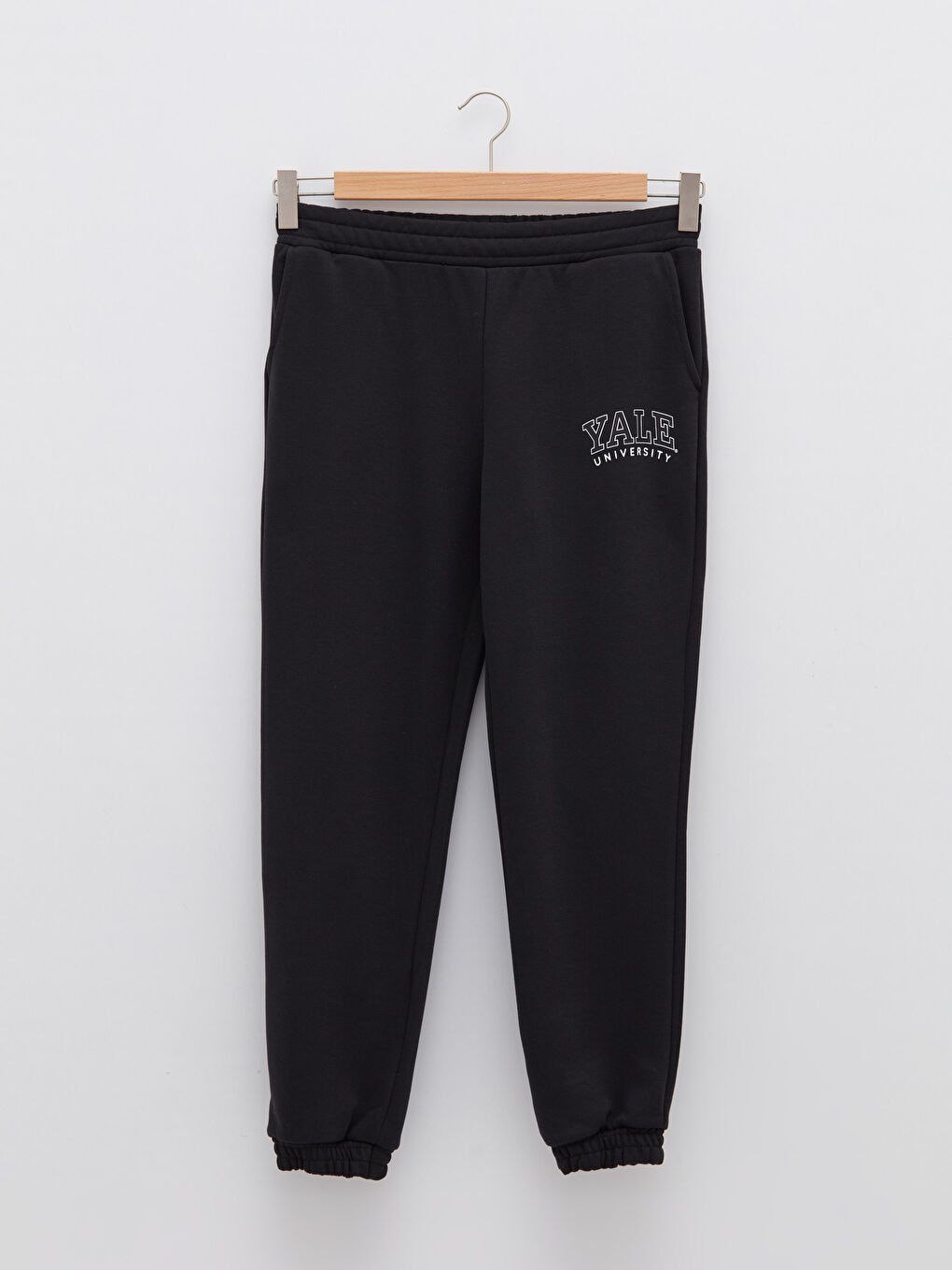 بنطلون رياضي بخصر مطاطي مطبوع نص للسيدات-5