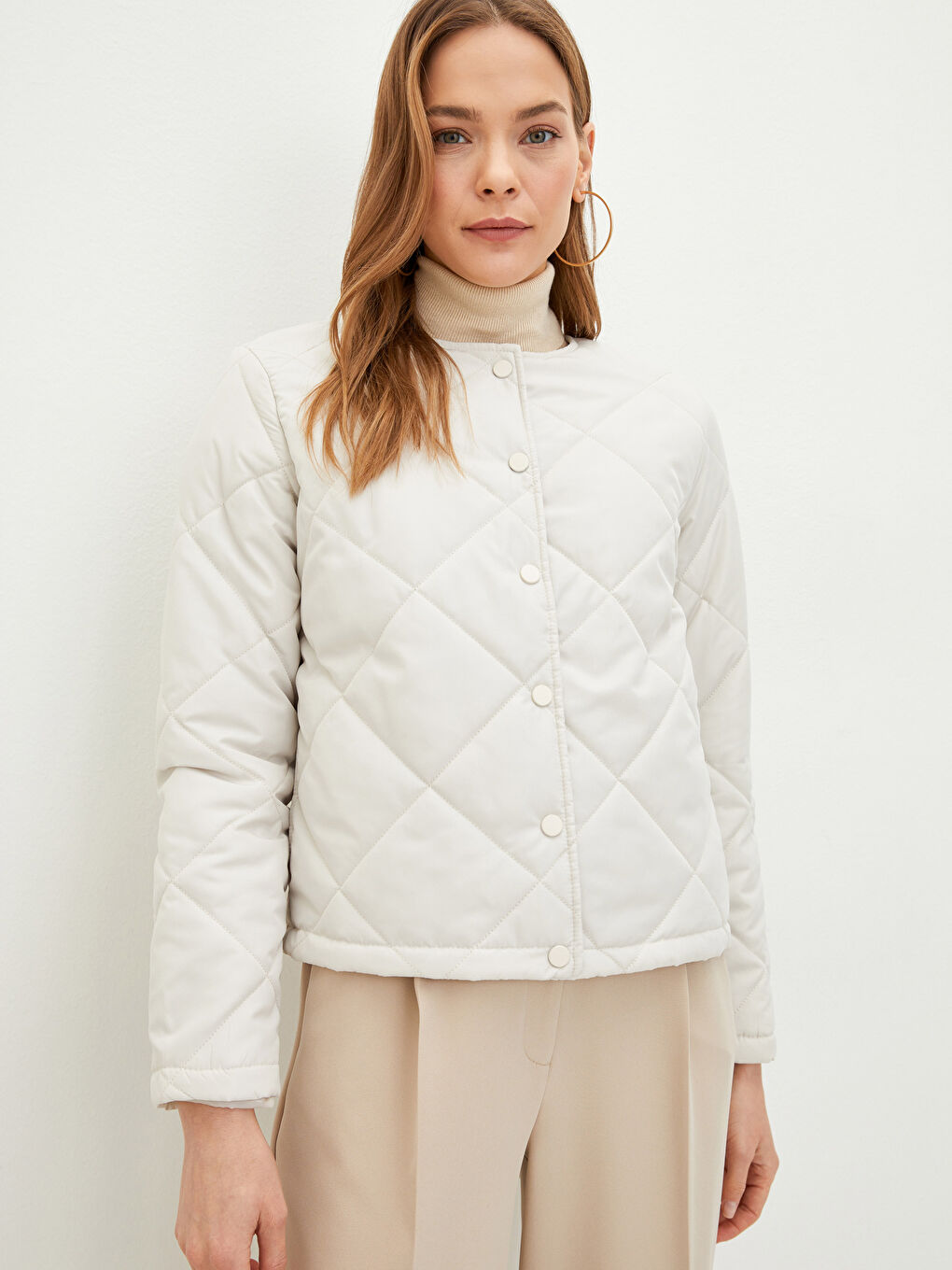 Geacă din puf pentru Femei cu Guler Rotund, Model Matlasat, Mânecă Lungă