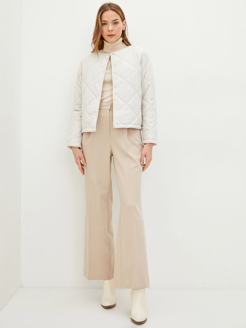 Geacă din puf pentru Femei cu Guler Rotund, Model Matlasat, Mânecă Lungă-1