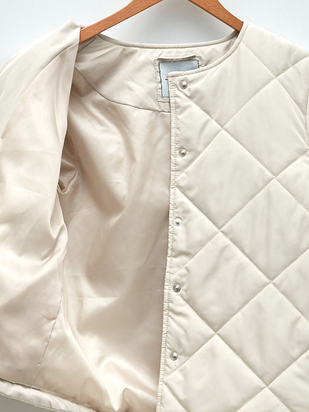 Geacă din puf pentru Femei cu Guler Rotund, Model Matlasat, Mânecă Lungă-7