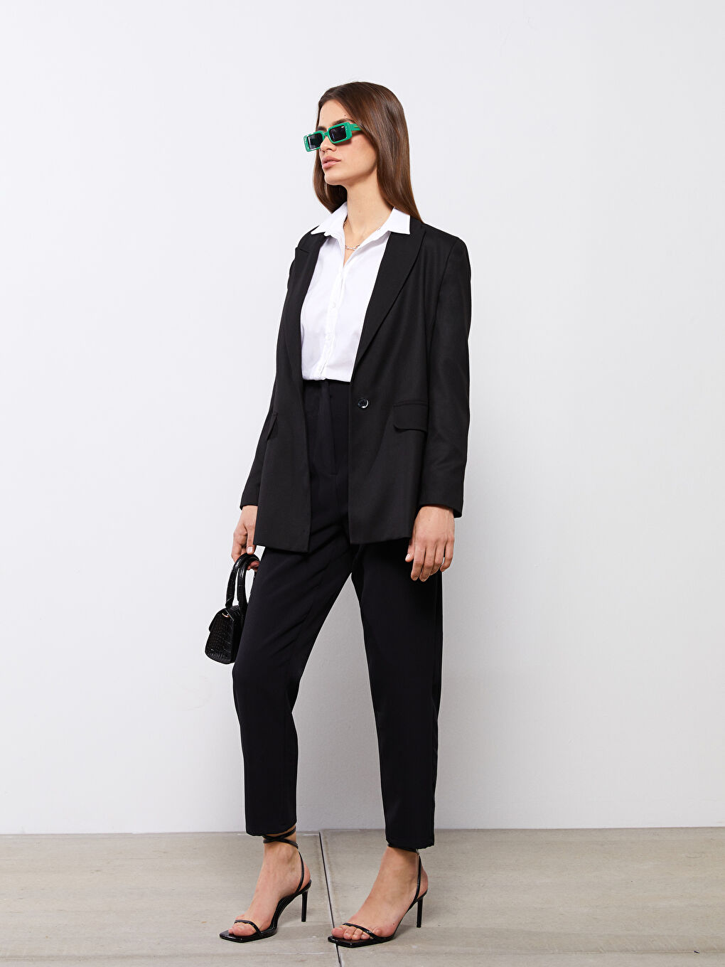 Siyah Standart Fit Düz Cep Detaylı Kadın Pantolon-1