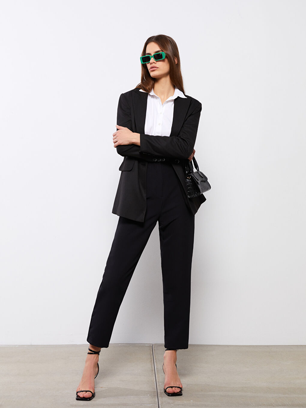 Siyah Standart Fit Düz Cep Detaylı Kadın Pantolon