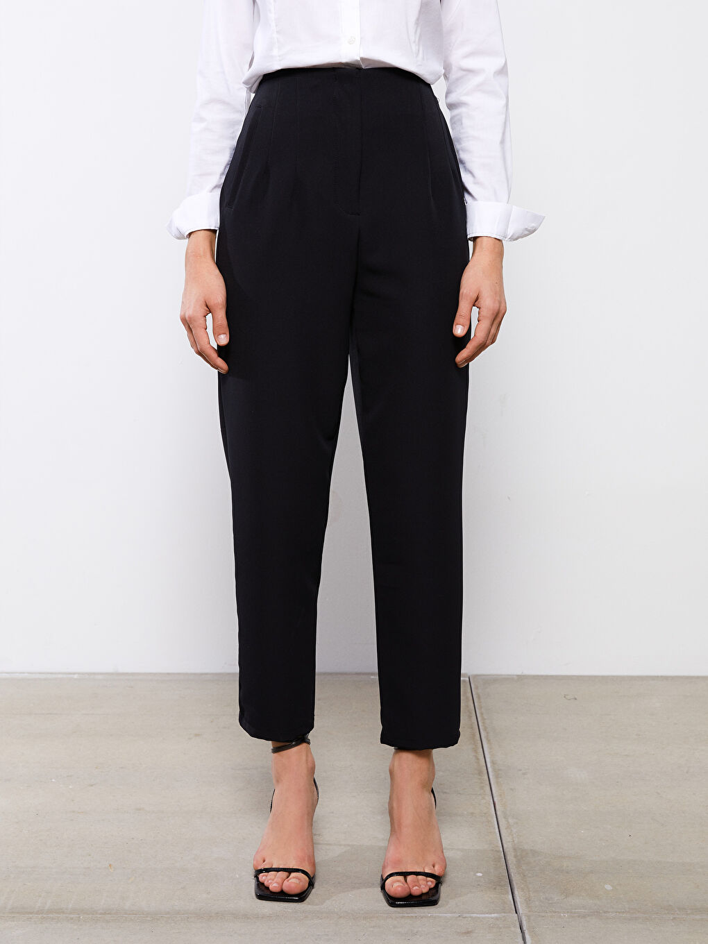 Siyah Standart Fit Düz Cep Detaylı Kadın Pantolon-2