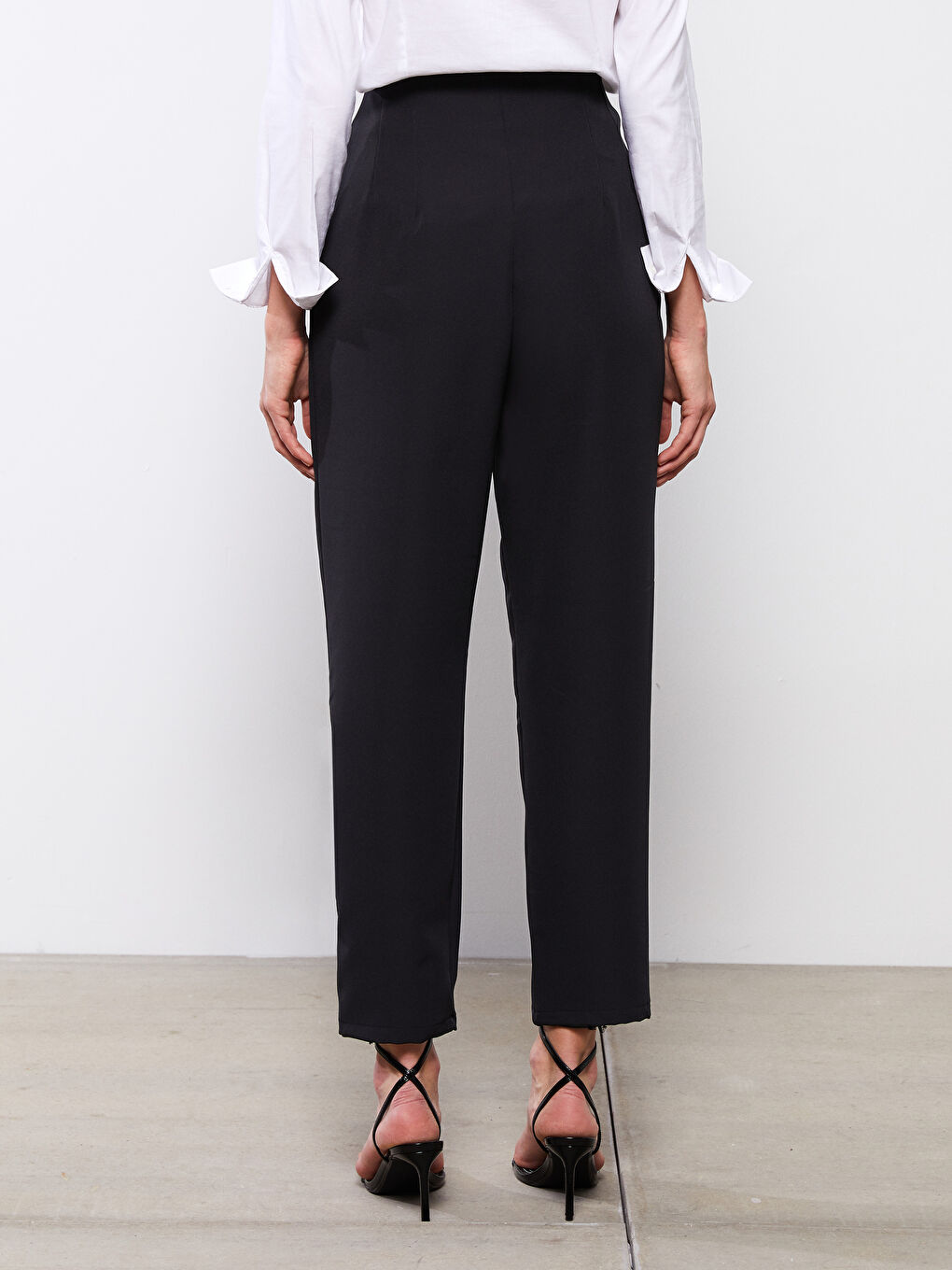 Siyah Standart Fit Düz Cep Detaylı Kadın Pantolon-3