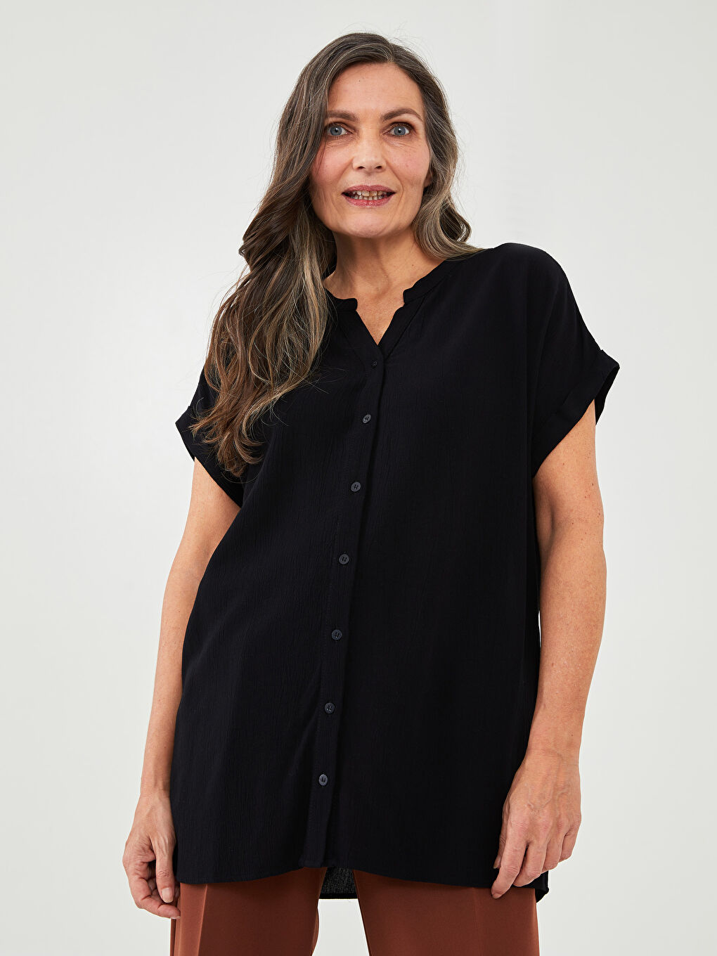 Henley Neckline Plain Short Sleeve Crinkled Women's Shirt-1