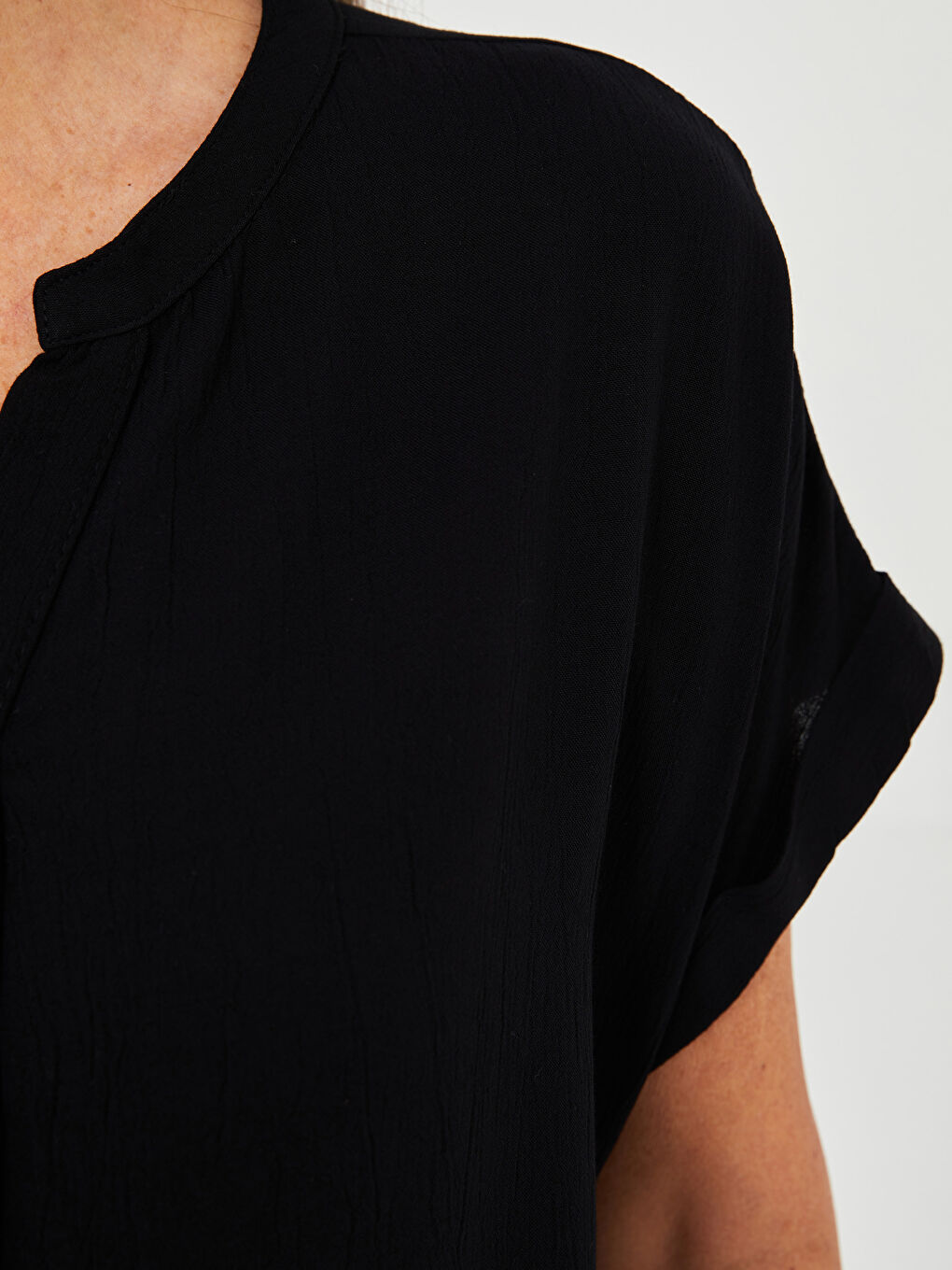 Henley Neckline Plain Short Sleeve Crinkled Women's Shirt-2