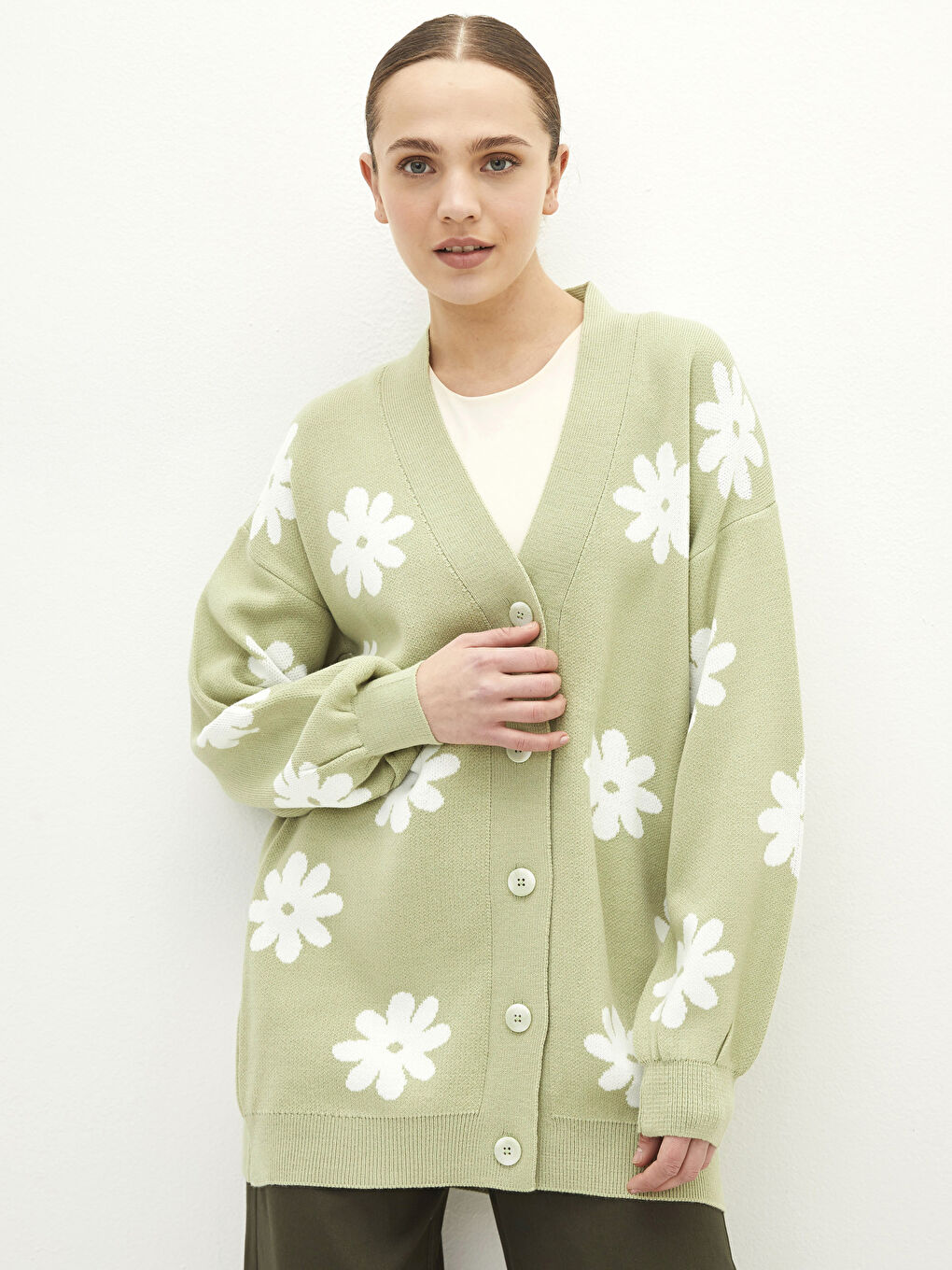 Yeşil V Yaka Çiçekli Uzun Kollu Kadın Triko Hırka