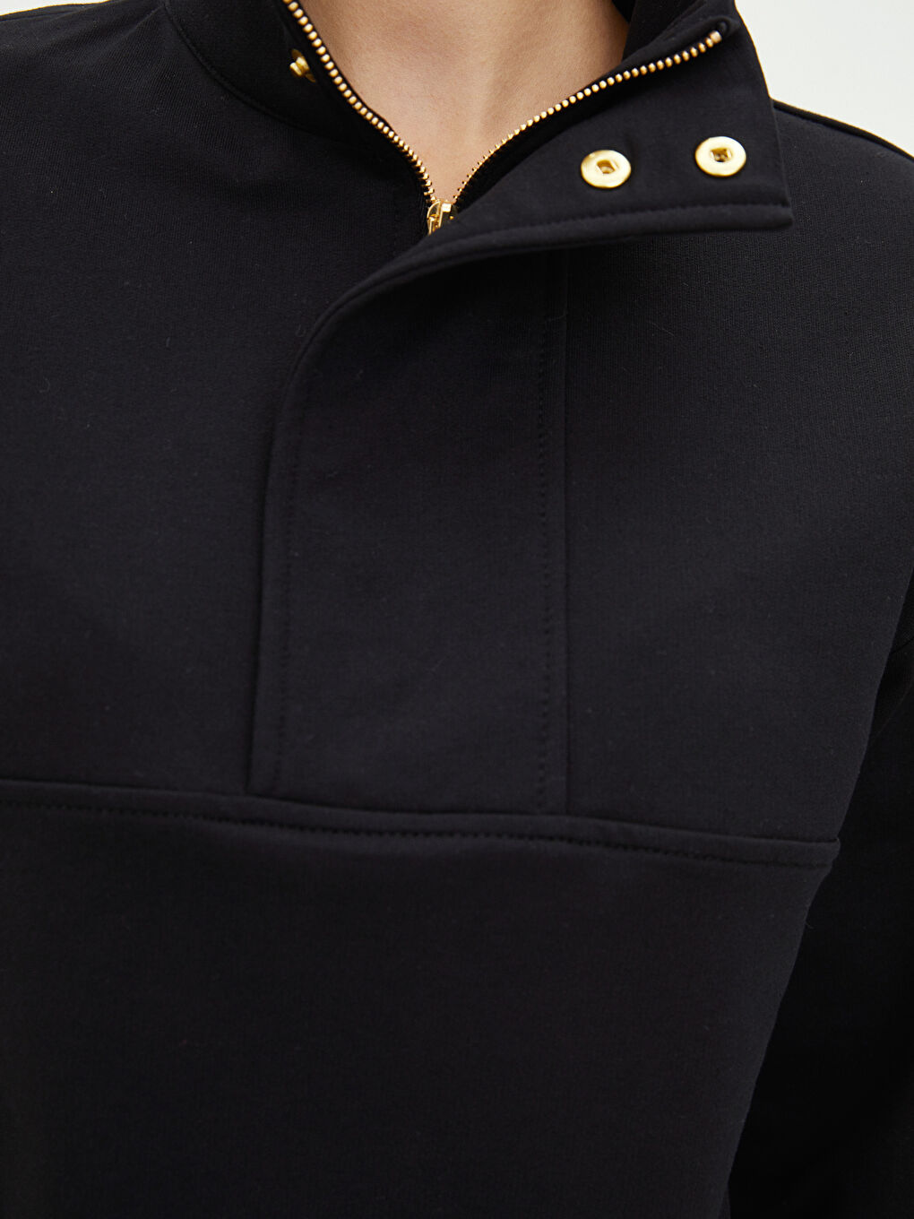 Siyah Dik Yaka Düz Uzun Kollu Kadın Sweatshirt-3