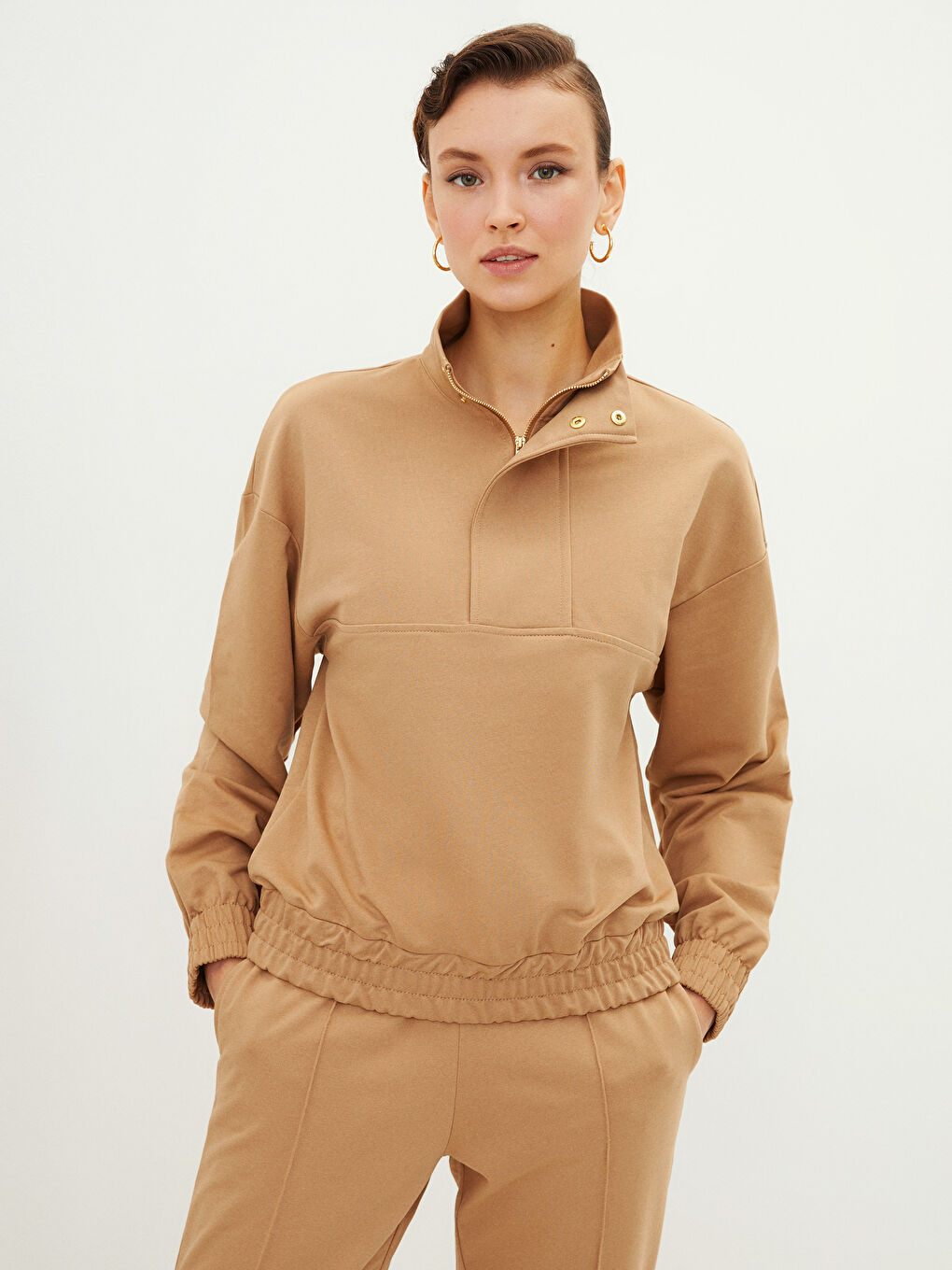 Kahverengi Dik Yaka Düz Uzun Kollu Kadın Sweatshirt