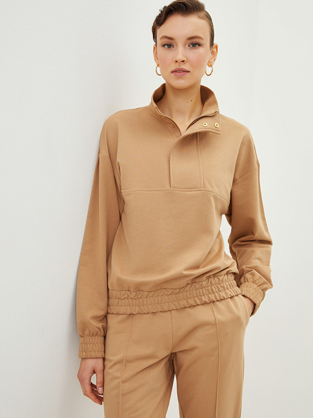 Kahverengi Dik Yaka Düz Uzun Kollu Kadın Sweatshirt-1