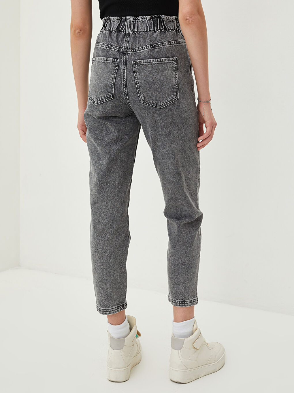 Gri Beli Lastikli Paperbag Düz Cep Detaylı Kadın Rodeo Jean Pantolon-3