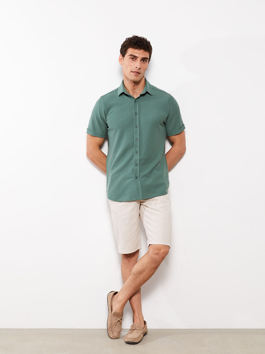 Gri Standart Kalıp Gabardin Erkek Şort