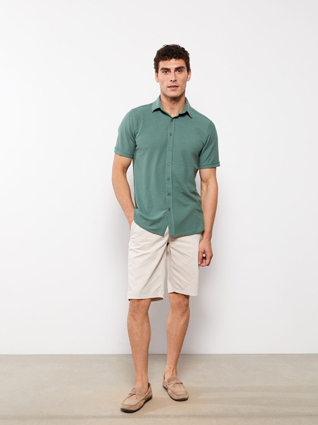 Gri Standart Kalıp Gabardin Erkek Şort-1