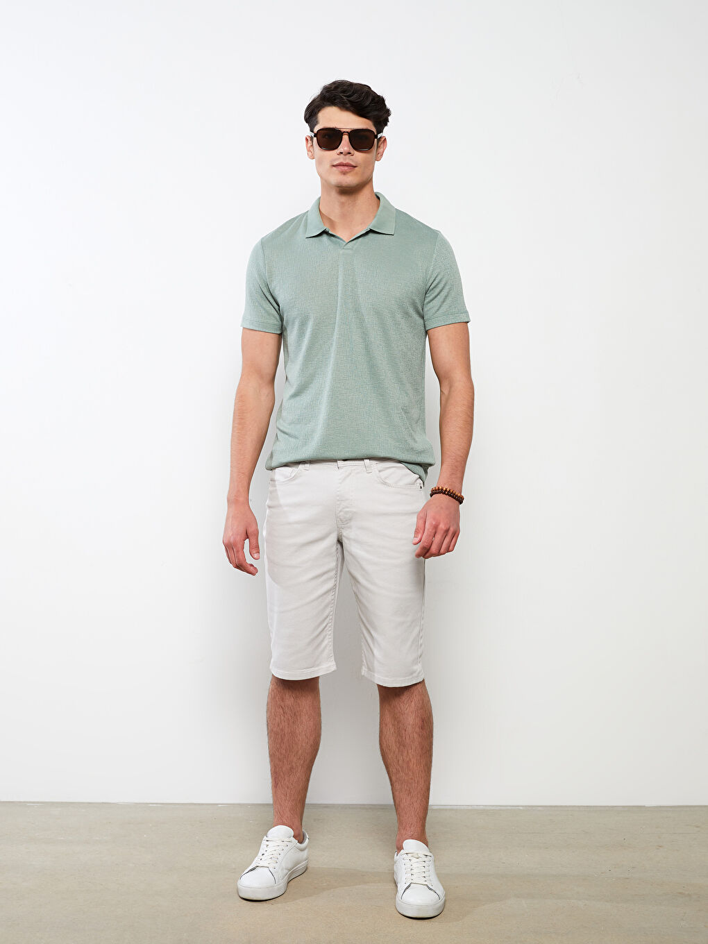 شۆرتی بەرموودا فیتی ئاسایی بۆ پیاوان