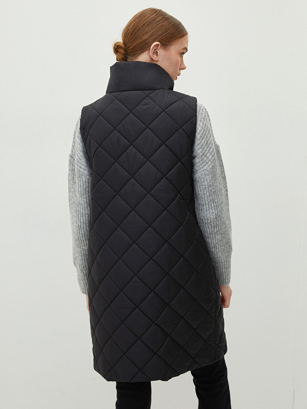 Siyah Dik Yaka Kapitone Desenli Kadın Yelek-4