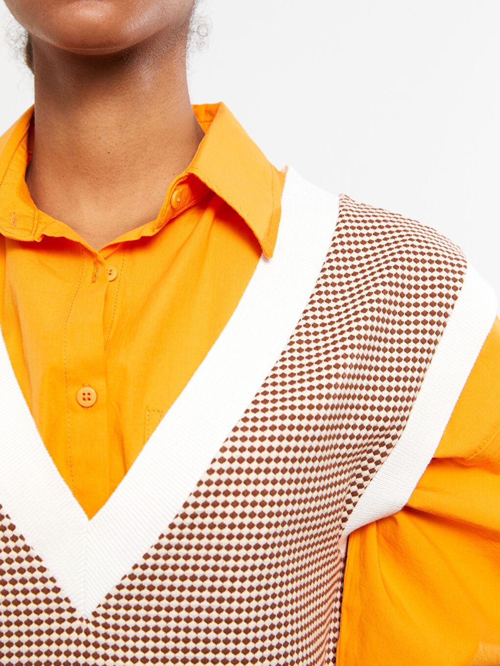 Kahverengi V Yaka Desenli Kadın Süveter-3