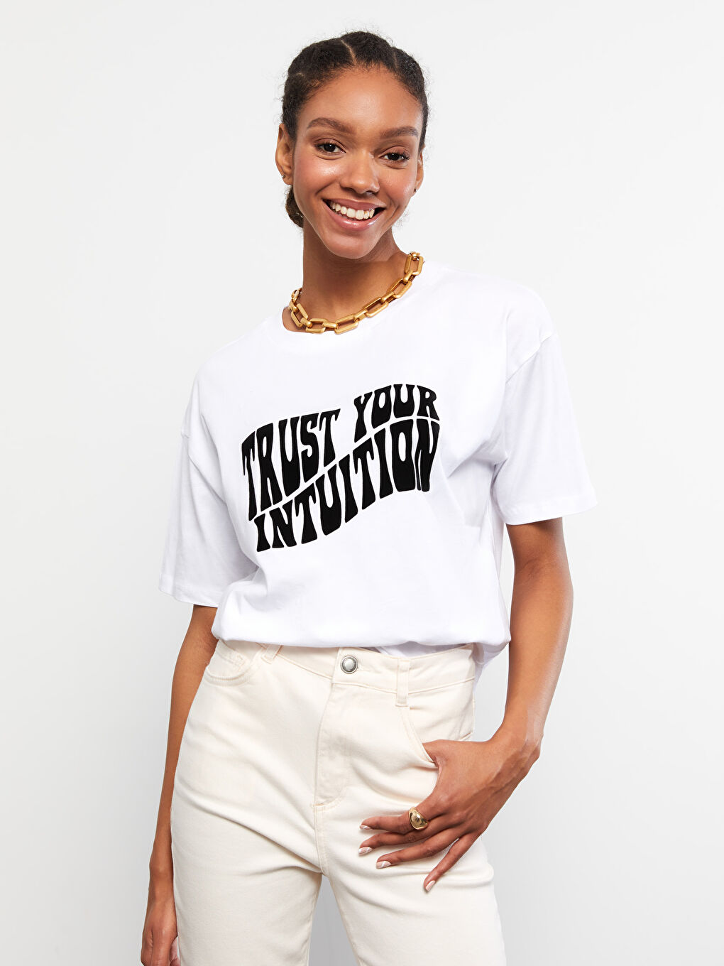 Beyaz Bisiklet Yaka Yazı Baskılı Kısa Kollu Pamuklu Kadın Tişört-2