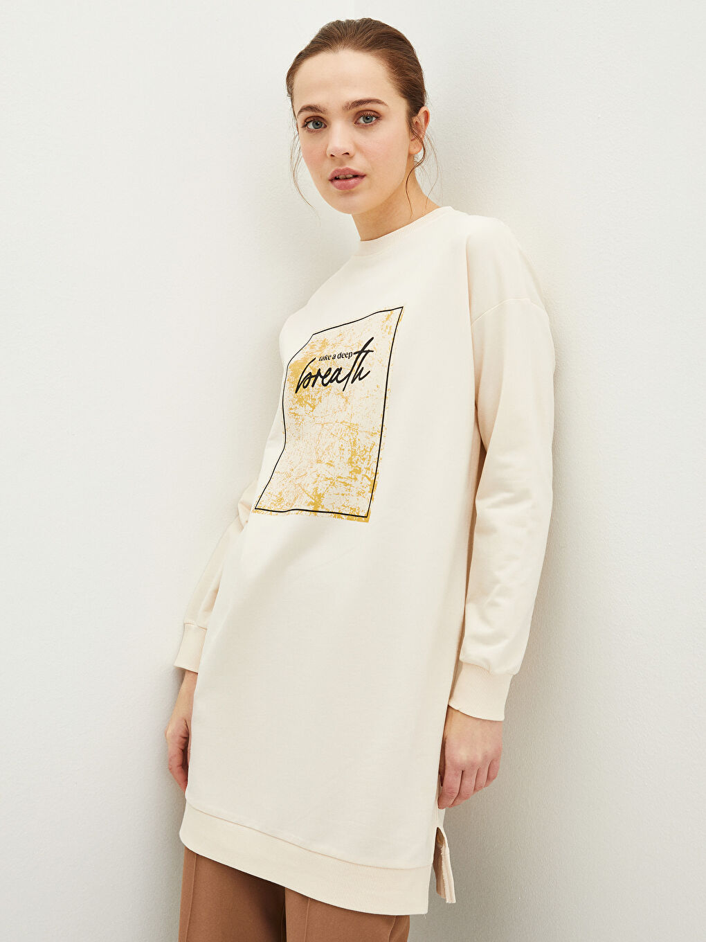 Ekru Bisiklet Yaka Baskılı Uzun Kollu Oversize Kadın Sweatshirt Tunik