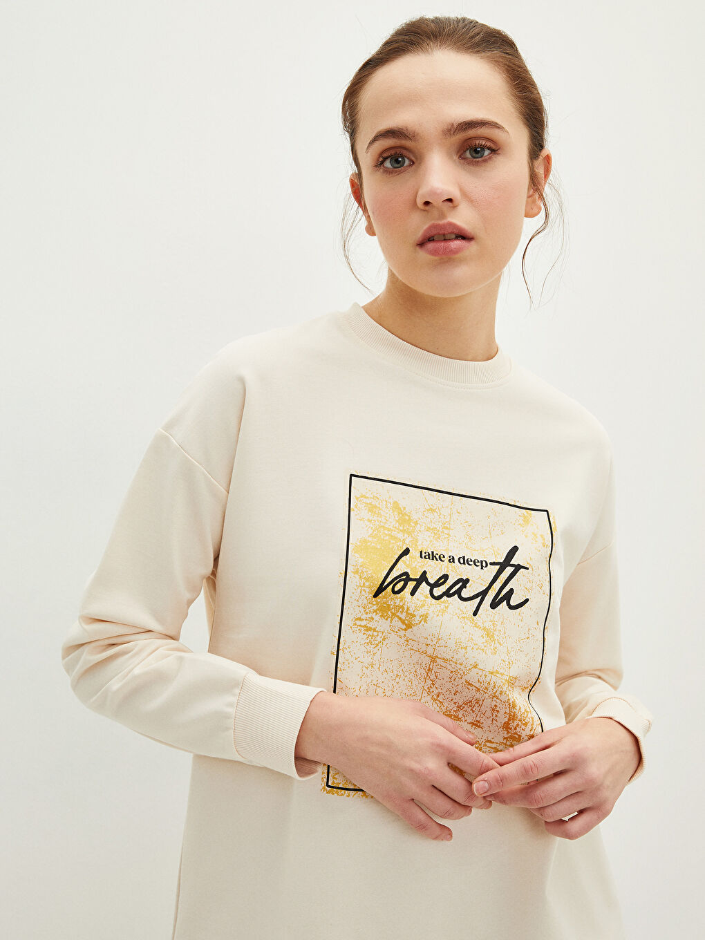 Ekru Bisiklet Yaka Baskılı Uzun Kollu Oversize Kadın Sweatshirt Tunik-2