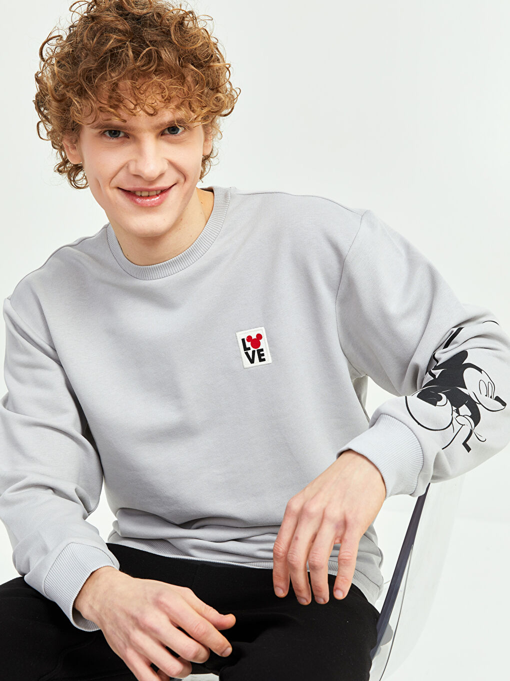 Gri Bisiklet Yaka Uzun Kollu Mickey Mouse Baskılı Erkek Sweatshirt